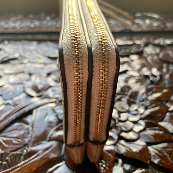 Coach signature double corner zip clutch wristlet BNWT - Picture 9 of 9